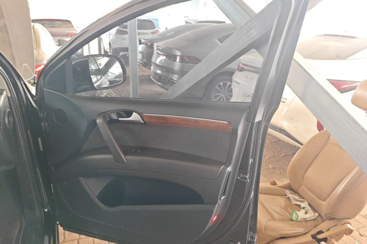 奥迪Q7 2015款 35 TFSI 进取型中控内饰7005