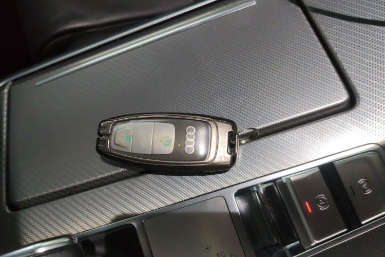 奥迪A6L 2019款 40 TFSI 豪华致雅型中控内饰7001