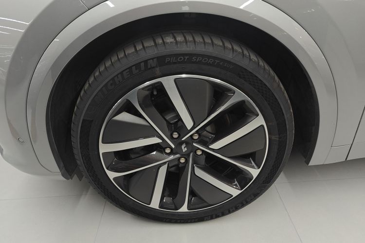 理想汽车 理想L7 2024款 Ultra车身外观6007