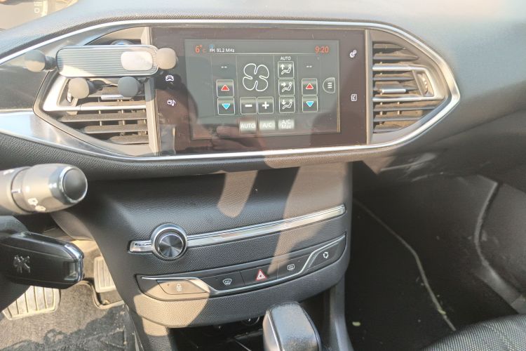 标致308S 2015款 1.2T 自动劲驰版中控内饰16