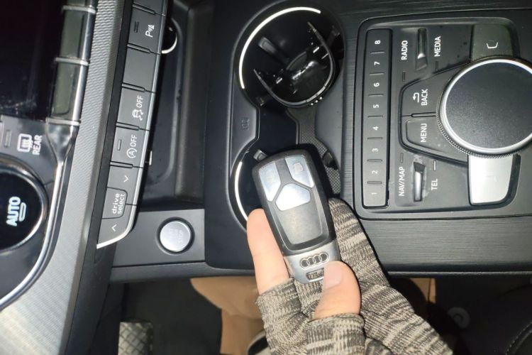 奥迪A4(进口) 2020款 Avant 先锋派 40 TFSI 时尚动感型中控内饰11