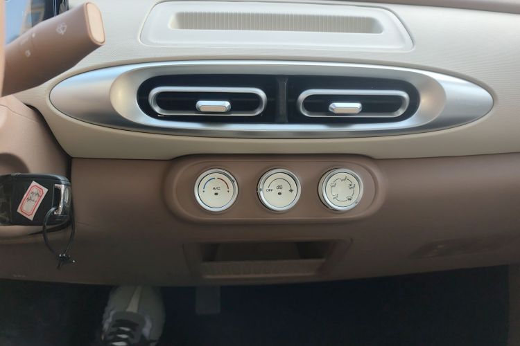 五菱汽车 宏光MINIEV 2025款 四门版 进阶款中控内饰16