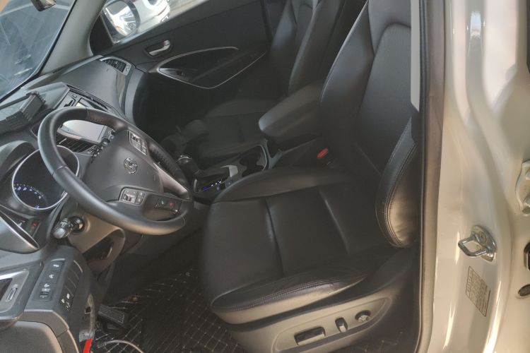 现代 胜达 2015款 2.0T 自动两驱智能型 5座中控内饰19