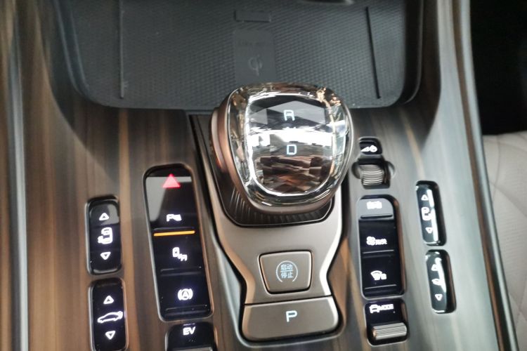 腾势D9 2022款 DM-i 1040 尊贵型中控内饰18