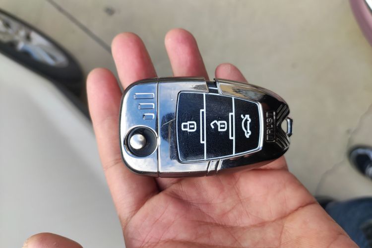 奔腾X80 2015款 2.0L 自动舒适型中控内饰11