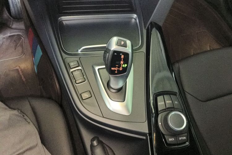 宝马3系 2017款 320Li 时尚型中控内饰18