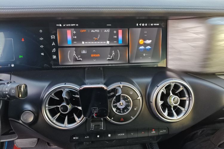 坦克300 2024款 2.0T 征服者中控内饰16