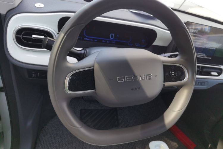 吉利银河 2025款 210km 熊猫骑士中控内饰13