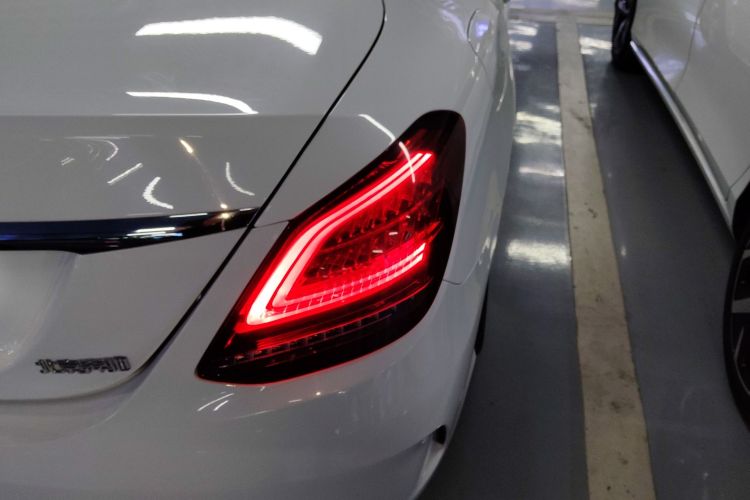 奔驰C级 2021款 C 260 L 运动版车身外观9