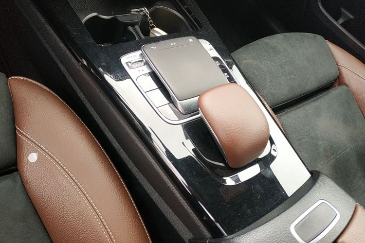 奔驰A级 2019款 A 200 L 运动轿车中控内饰18