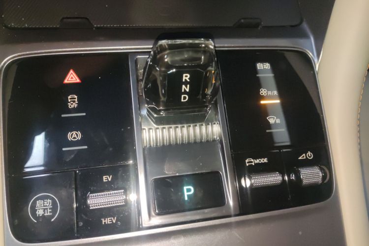 比亚迪 宋PLUS新能源 2024款 荣耀版 DM-i 71km 豪华型中控内饰18