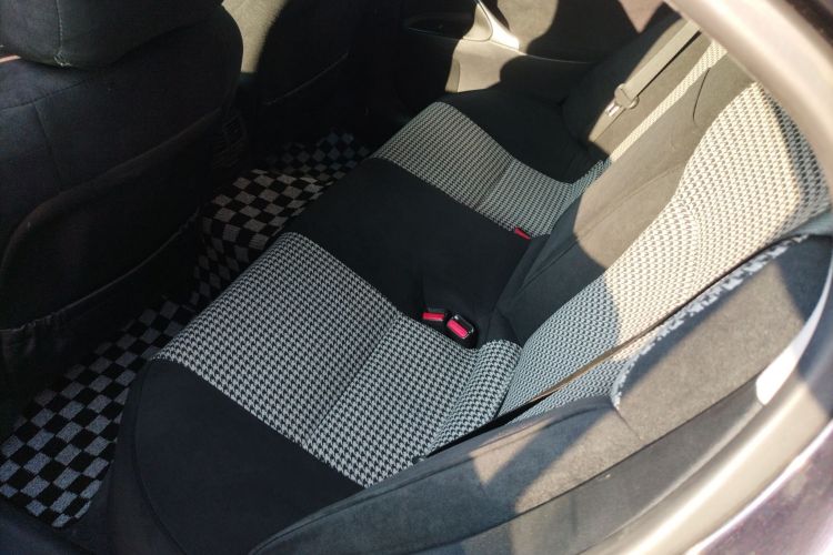 雷克萨斯IS 2011款 250 运动版中控内饰21