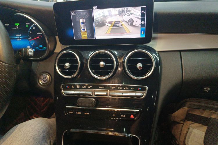 奔驰C级 2020款 C 260 运动版中控内饰18