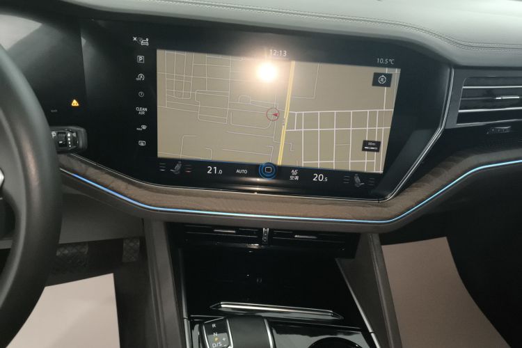 大众 途锐 2022款 3.0TSI 锐享版 曜黑运动套装中控内饰16