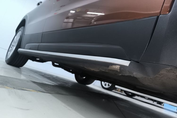 凯迪拉克XT4 2018款 28T 两驱技术型机舱底盘29