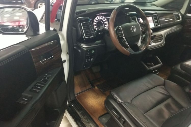 本田 艾力绅 2016款 2.4L 豪华版中控内饰20