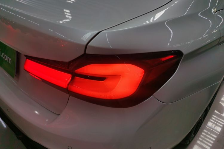 宝马5系 2020款 525Li M运动套装车身外观9