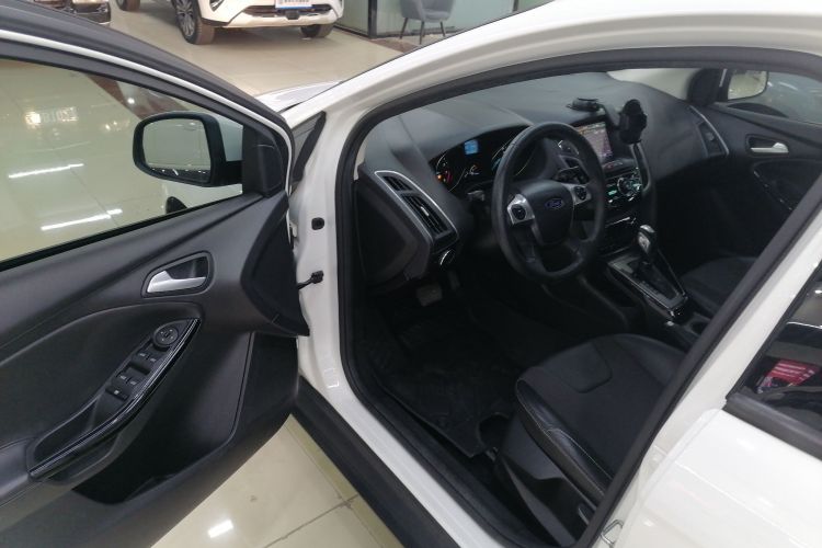 福特 福克斯 2012款 三厢 1.6L 自动风尚型中控内饰20