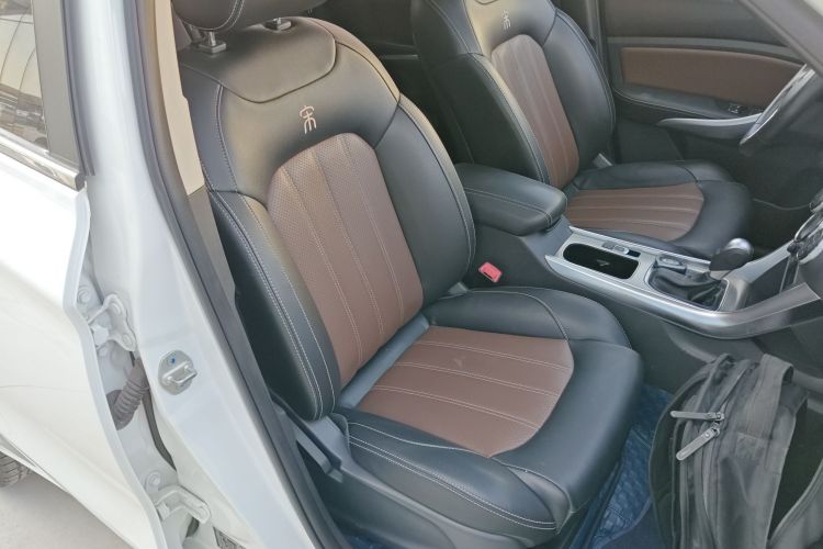 比亚迪 宋 2016款 盖世版 1.5TID 自动精英型局部细节41