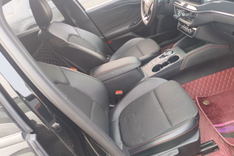 福特 福克斯 2021款 两厢 EcoBoost 180 自动ST Line局部细节41