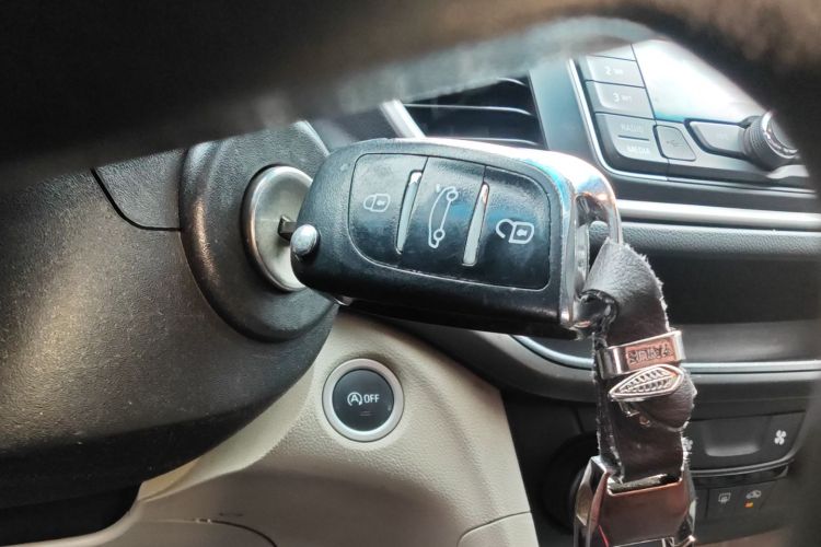 别克 英朗 2015款 15N 自动精英型中控内饰11