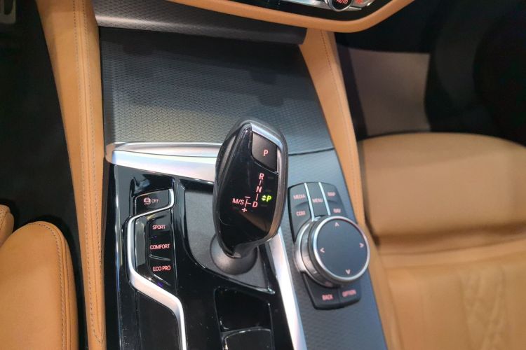 宝马5系(进口) 2022款 改款二 525i M运动套装中控内饰18