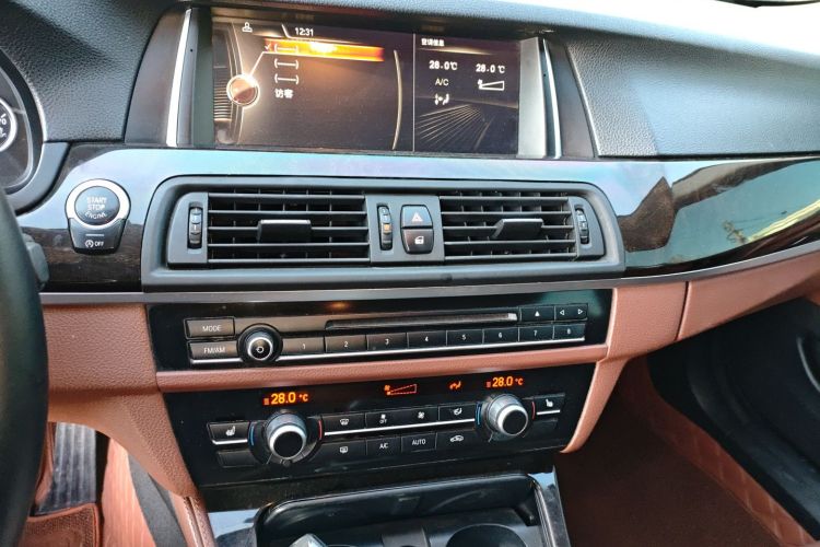 宝马5系 2017款 525Li 领先型中控内饰16