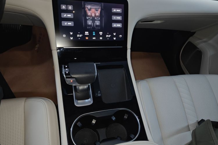 理想汽车 理想ONE 2020款 增程6座版中控内饰18