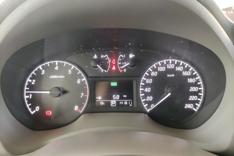 日产 轩逸 2014款 1.6XV CVT尊享版中控内饰14