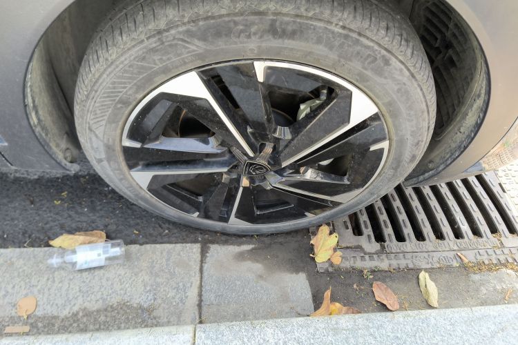 标致408X 2023款 无界版车身外观10