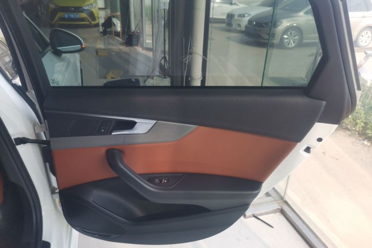 奥迪A4L 2017款 40 TFSI 进取型中控内饰45