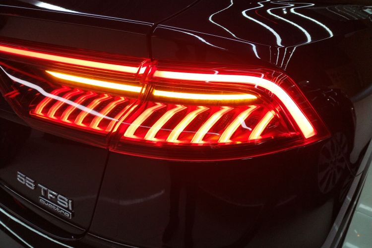 奥迪Q8 2021款 55 TFSI 豪华动感型车身外观9