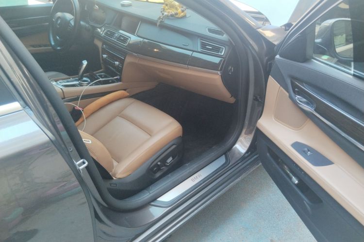 宝马7系 2014款 730Li 臻享型局部细节9005