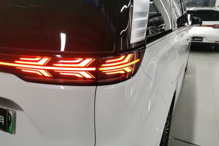 腾势D9 2024款 DM-i 980 四驱旗舰型车身外观9