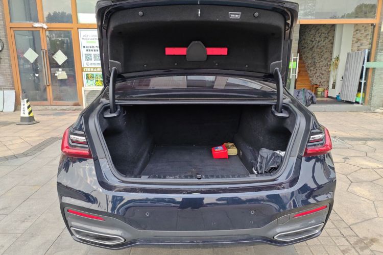 宝马7系 2021款 740Li 领先型 M运动套装局部细节23