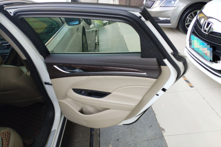 别克 君越 2016款 改款 20T 领先型中控内饰45