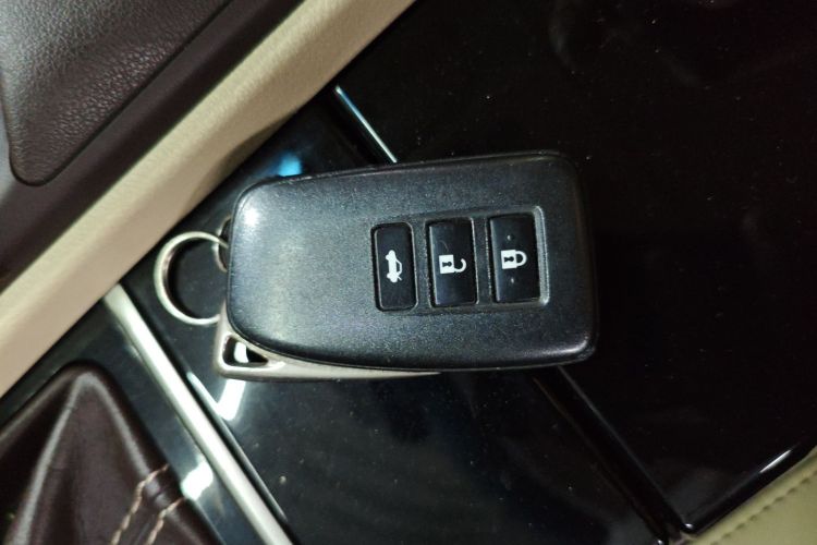 雷克萨斯ES 2015款 200 精英版中控内饰7001