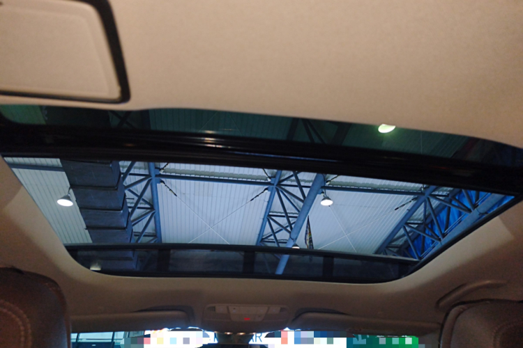 奔驰E级 2019款 E 300 L 运动时尚型中控内饰22