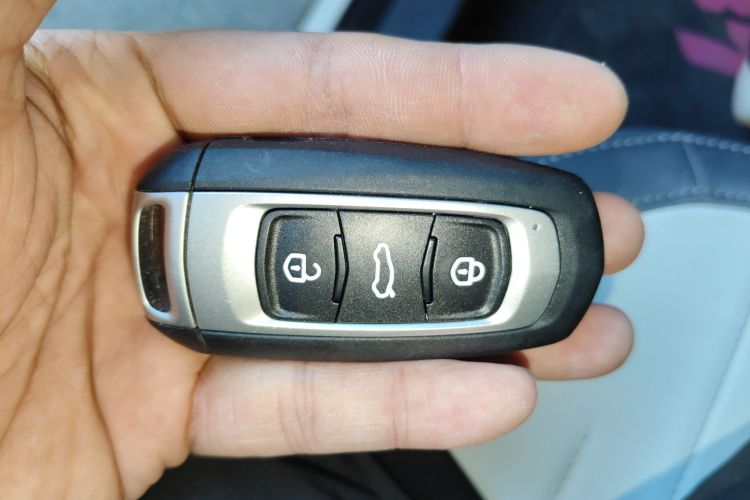 吉利银河 2025款 210km 熊猫卡丁中控内饰7001