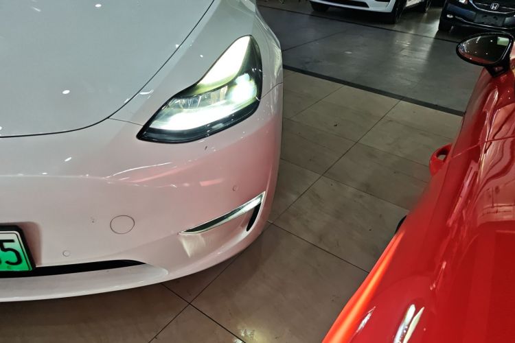 特斯拉 Model Y 2021款 长续航全轮驱动版车身外观36