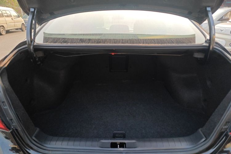 日产 天籁 2016款 改款 2.0L XL舒适版机舱底盘23