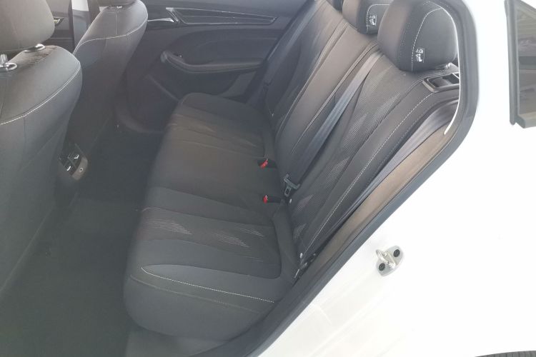 荣威i5 2021款 1.5L CVT铂金版中控内饰21