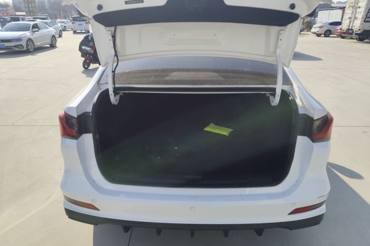 荣威i5 2026款 1.5L CVT豪华版机舱底盘23