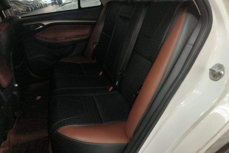 比亚迪G5 2014款 1.5TID 自动旗舰型中控内饰7004