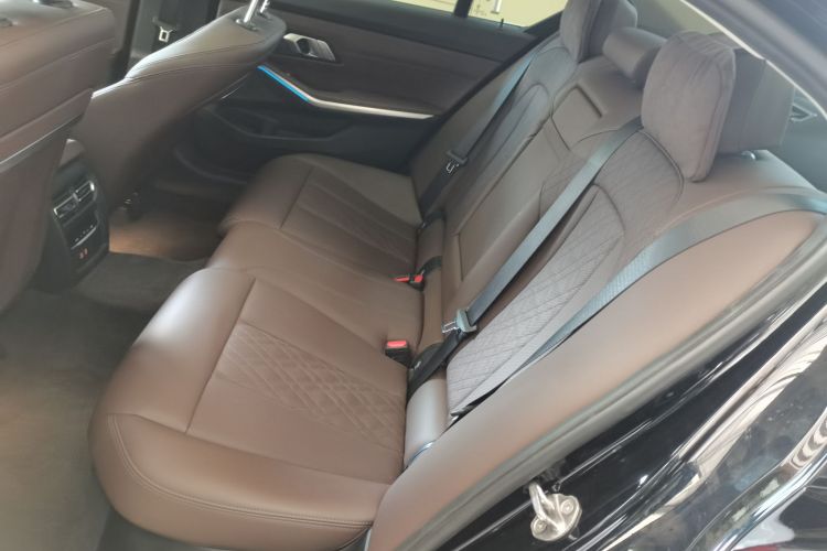 宝马3系 2023款 325Li M运动套装中控内饰7004