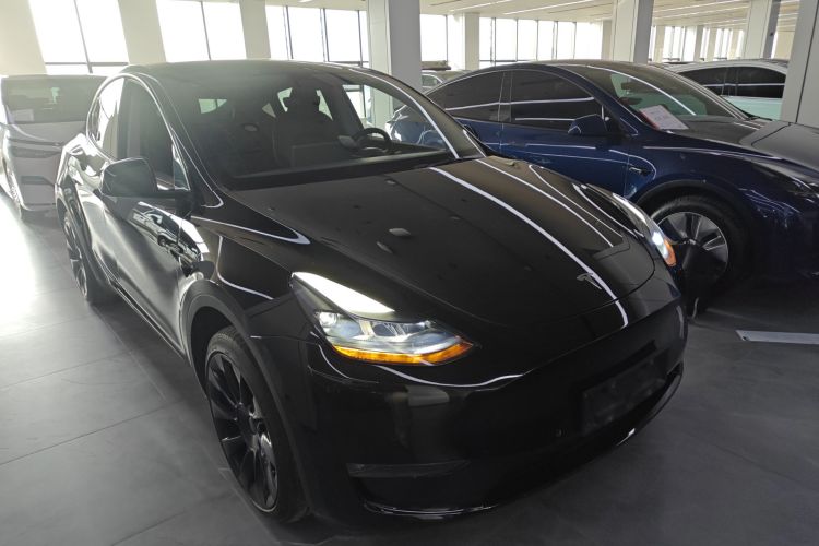 特斯拉 Model Y 2022款 改款 长续航全轮驱动版车身外观3