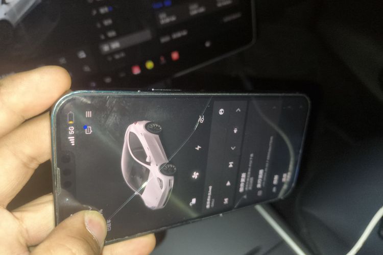 特斯拉 Model Y 2022款 改款 后轮驱动版中控内饰11