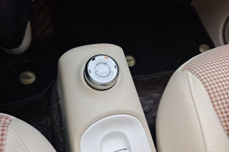 五菱汽车 宏光MINIEV 2024款 第三代 215km 进阶版中控内饰18