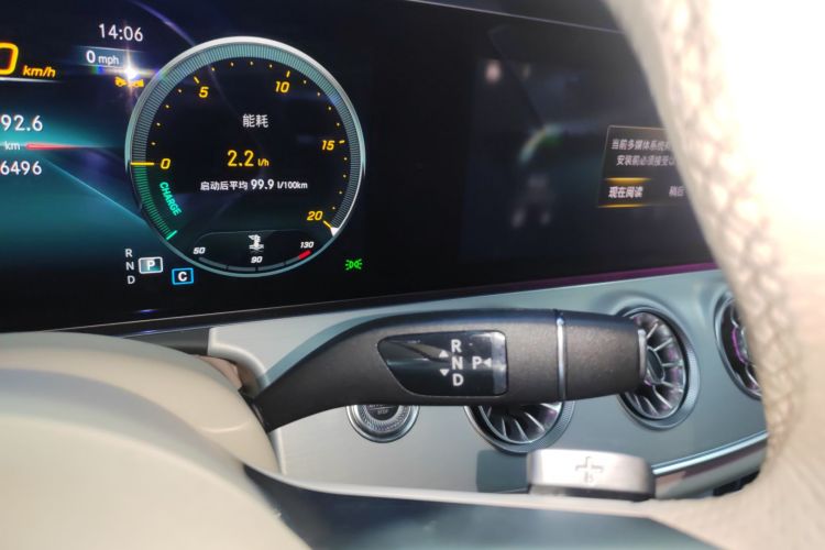 奔驰E级(进口) 2023款 改款 E 260 轿跑车中控内饰18