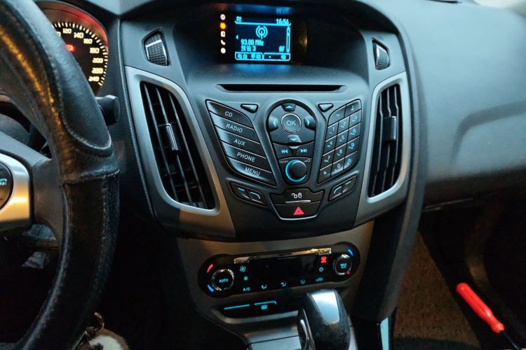 福特 福克斯 2012款 三厢 1.6L 自动风尚型中控内饰16